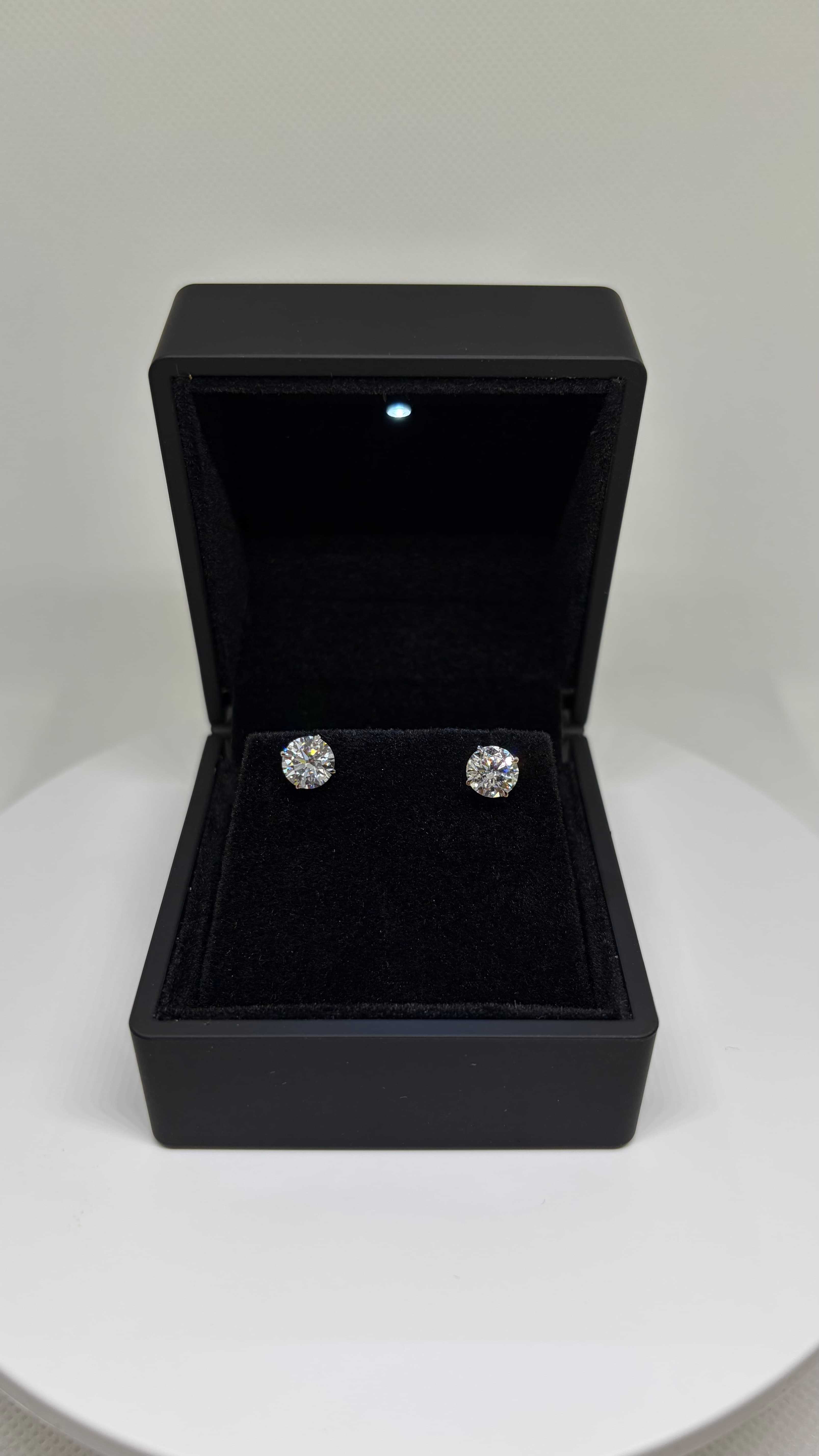 18K white gold 2ct lab diamond stud earrings